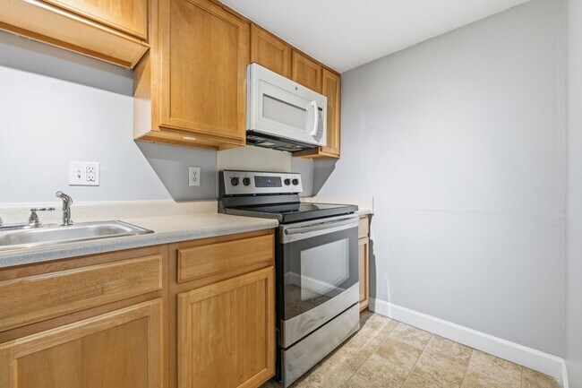 Building Photo - 3609 Balsam Ave
