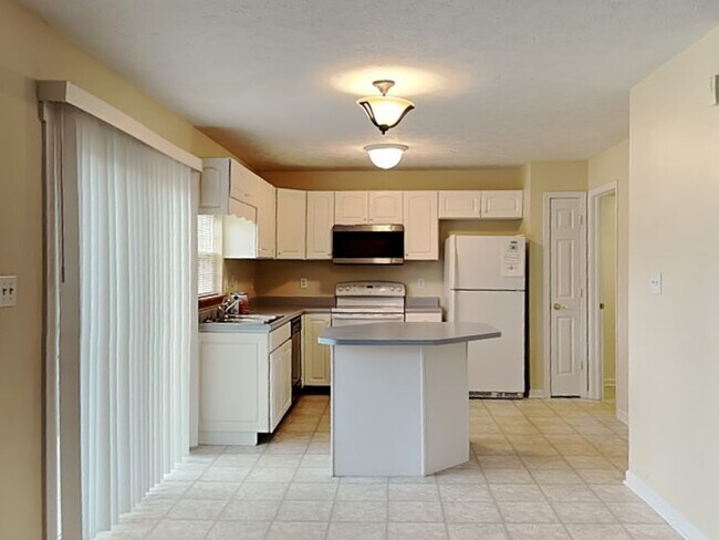 Building Photo - 3 bed 2.5 bath in Westfield!