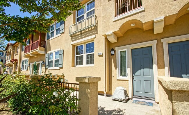 Building Photo - BRIGHT & AIRY, 1630 SQ FT TOWNHOME IN GATE...
