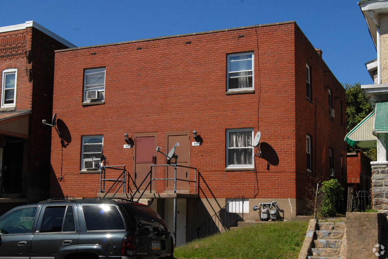 Foto del edificio - 816-818 W 8th St