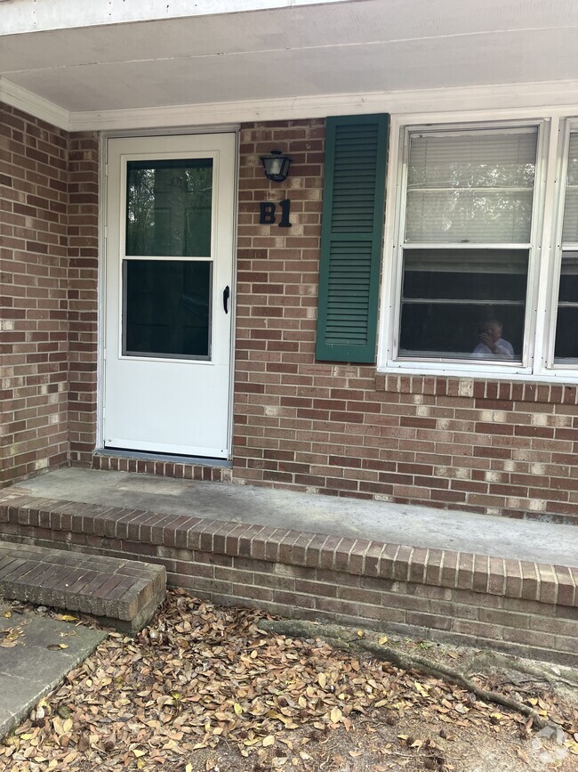 Building Photo - 2708 Warrick Cir