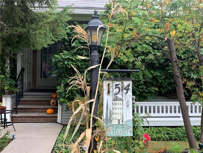 Building Photo - 154 Maplehurst Ave