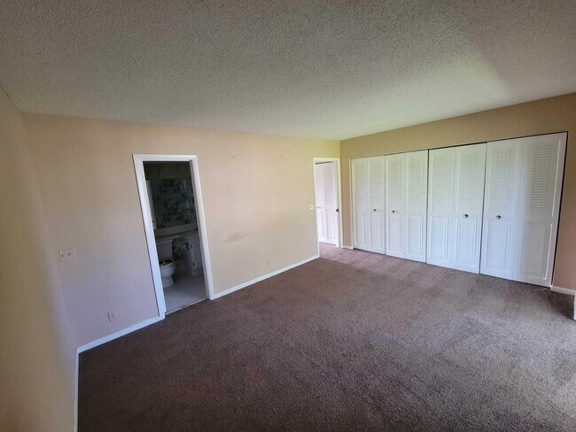 Building Photo - 283 Prescott N