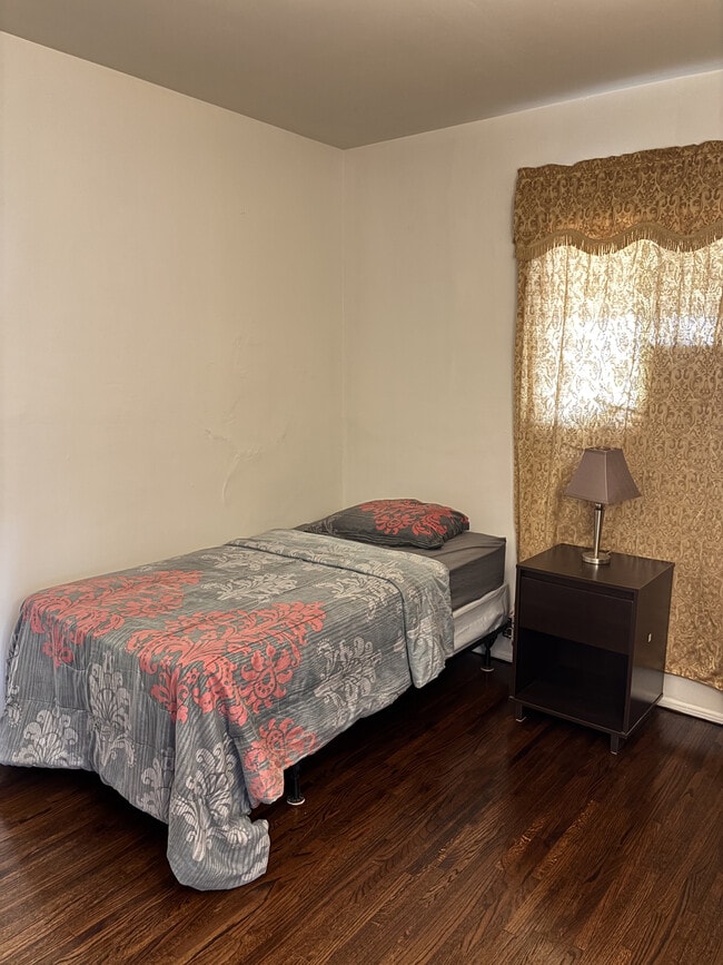 Photo - 15514 Flatbush Ave House