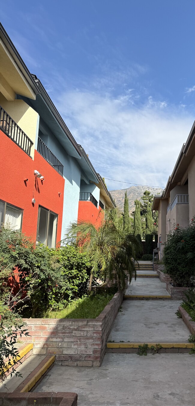 Building Photo - Altadena Townhouse Apartments