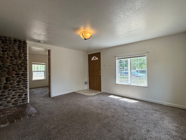 Foto del edificio - Cute 2 Bedroom Home - Pets Allowed