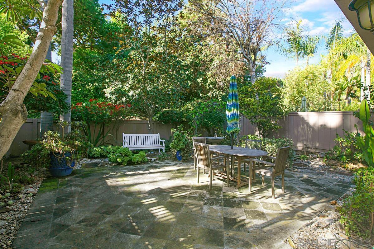 Foto principal - 5554 Renaissance Ave