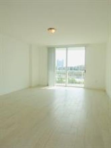 Foto del edificio - 1755 E Hallandale Beach Blvd