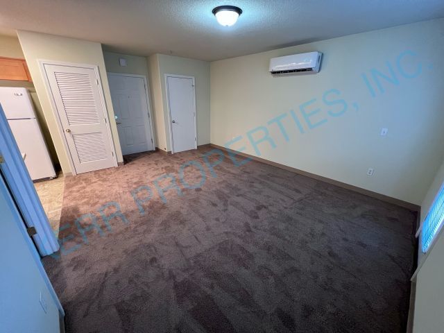 Foto del edificio - Cozy 1-Bed Oasis in Portland's Belmont District - Spacious 700 Sq. Ft. Gem!