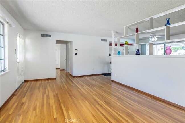 Foto del edificio - 11543 Swinton Ave