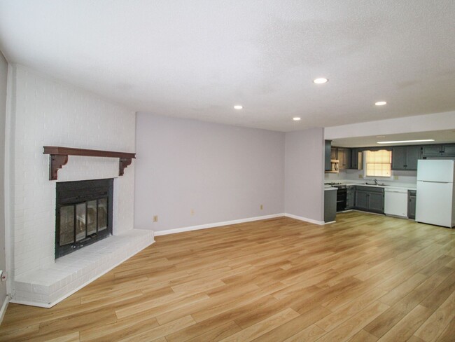 Foto del edificio - Check out this nice townhome in Decatur