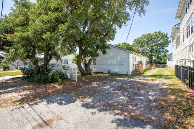 Building Photo - 9537 20th Bay St
