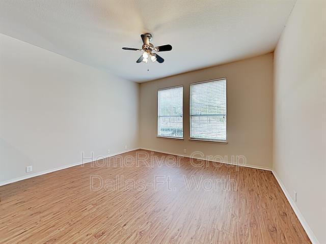 Foto del edificio - 2216 Stoneleigh Pl