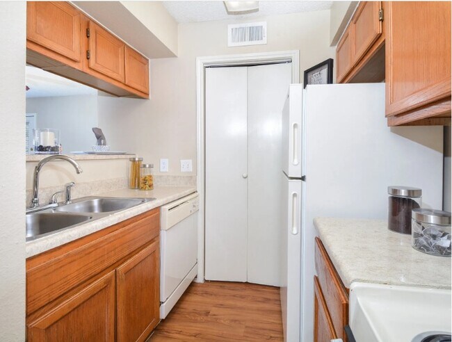 Building Photo - 9971 Quail Blvd