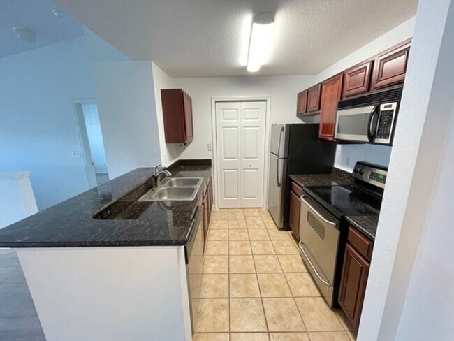 Building Photo - ANNUAL RENTAL - CAMDEN COVE- 2 BED - 2 BATH 2ND FLOOR