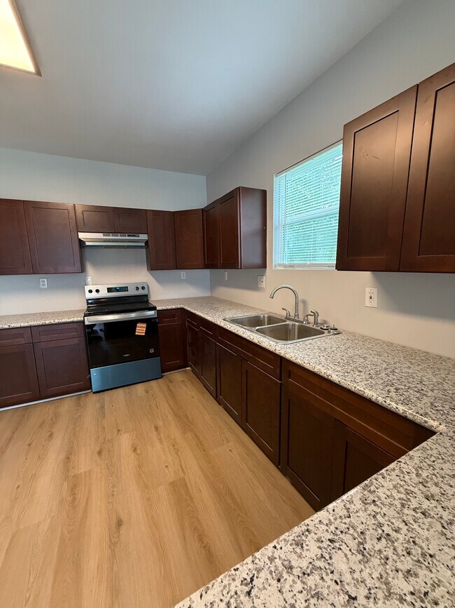 Foto del edificio - 334 Flicker St