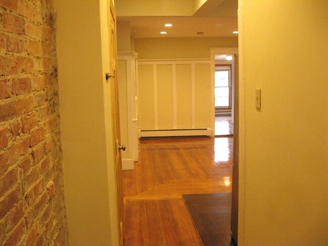 Building Photo - 1672 Beacon St