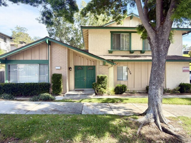 Foto del edificio - Spacious Townhome in Fire Mtn. w/ Attached Garage!