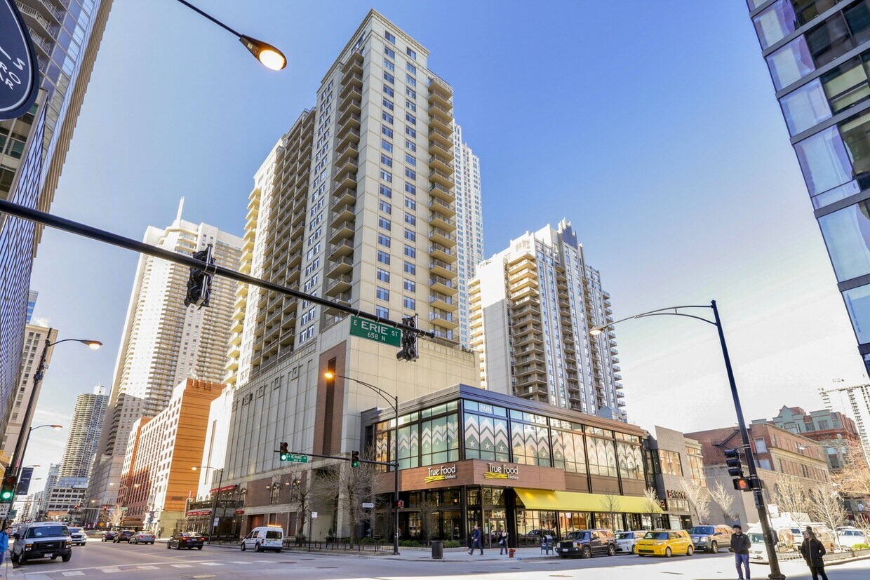 Foto principal - 630 N State St