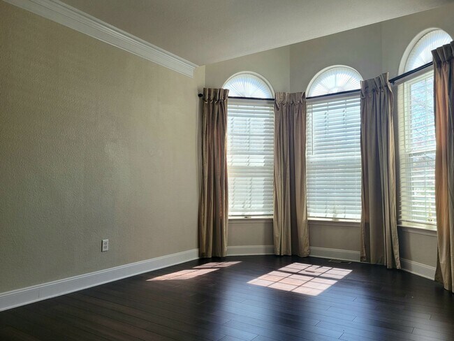 Building Photo - 4 Bedroom 2.5 Bath Single Family Home for ...