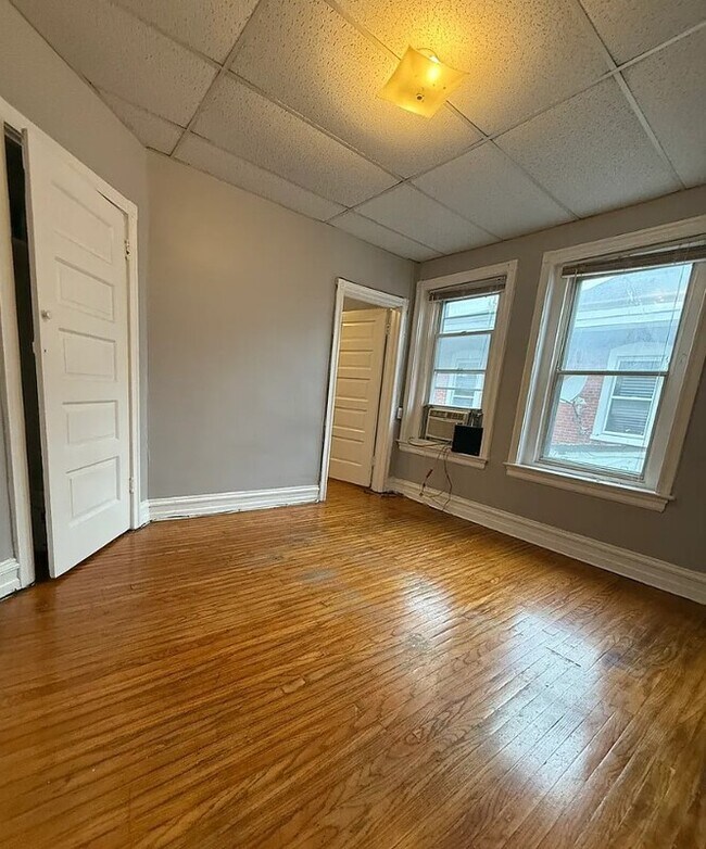 Building Photo - 842 Wynnewood Rd