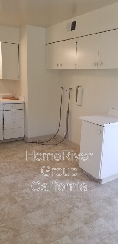 Foto del edificio - 3372 Glenmoor Dr