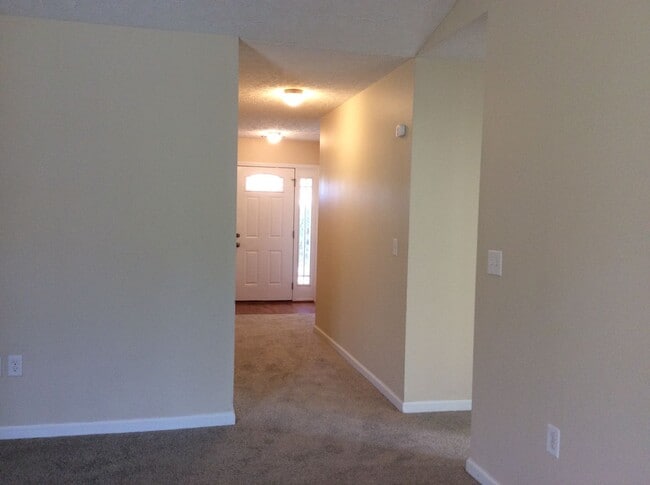 Foto del edificio - Single Family Home in Desirable Brices Crossing