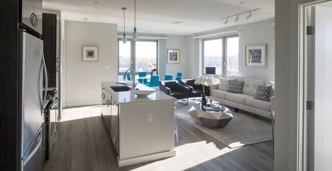 Building Photo - 640 Boston Ave