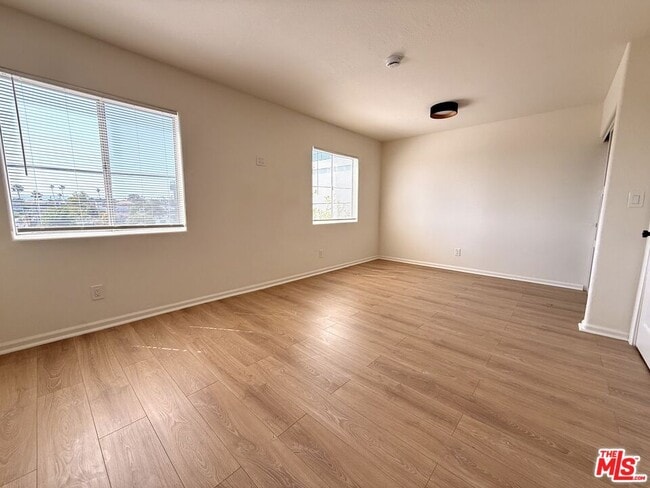 Building Photo - 1029 Coronado Terrace