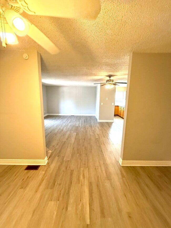 Foto del edificio - 4015 Stonedike Dr