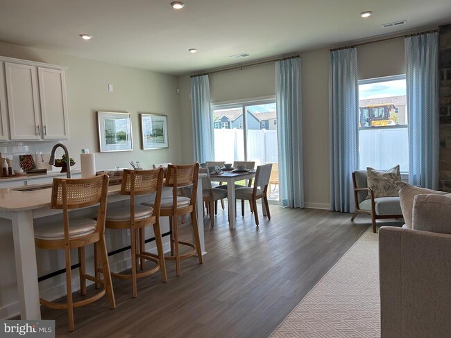 Building Photo - 265 Baker Dr