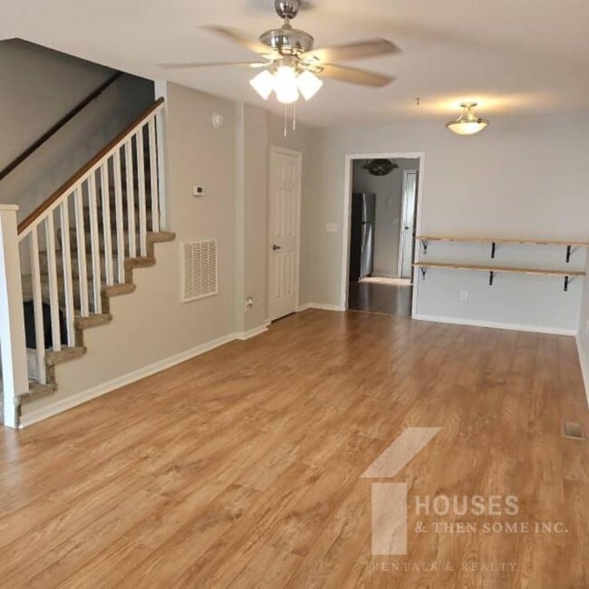 Building Photo - 553 Memorial Dr Ext