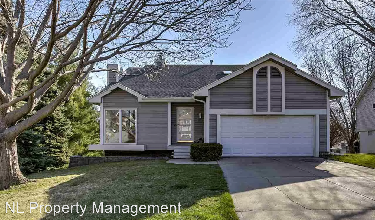 4 br, 3 bath House 2905 S 160th Cir House for Rent in Omaha, NE