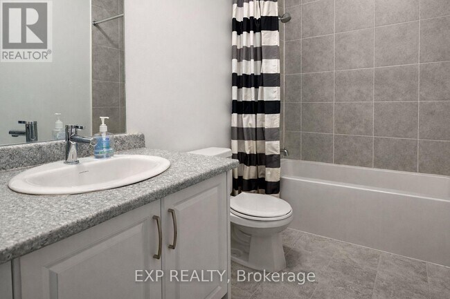 Photo du bâtiment - 27 Albert Firman Ln