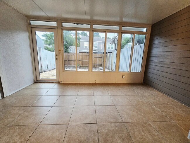 Foto del edificio - 4526 Brook Hollow Cir