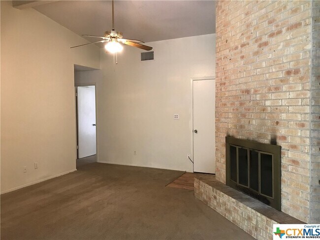 Building Photo - 501 Whitetail Dr