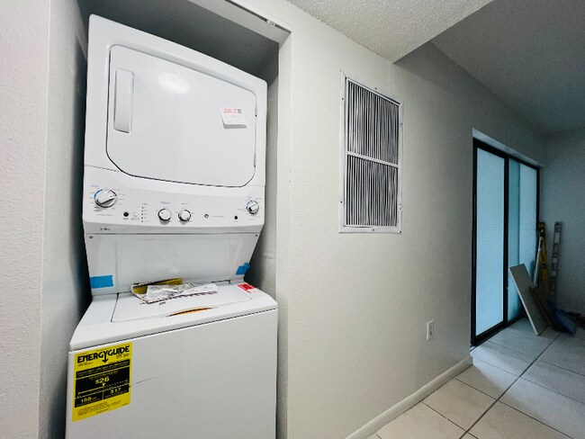 Foto del edificio - 3700 Southpointe Dr