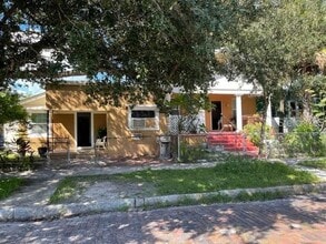 Building Photo - 3015 W Chestnut St