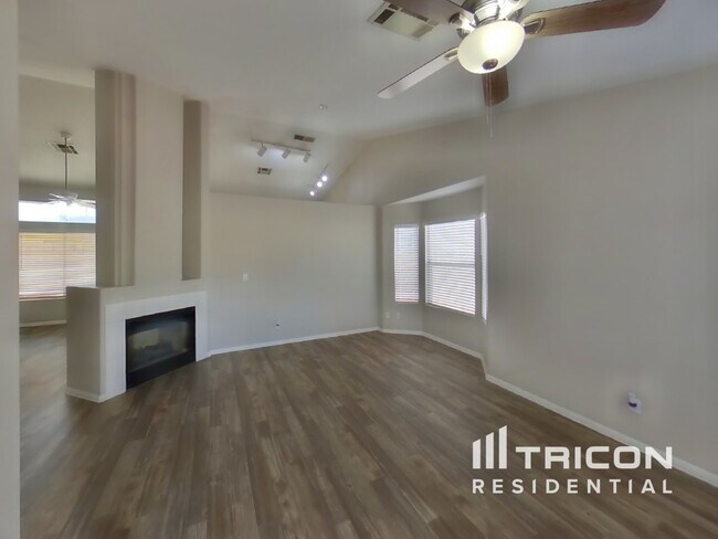 Foto del edificio - 523 Landra Ln