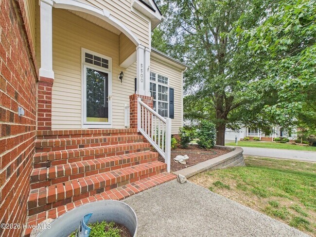 Foto del edificio - 5500 Yates Garden Ln