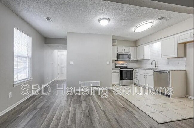 Foto del edificio - 106 NE Dogwood