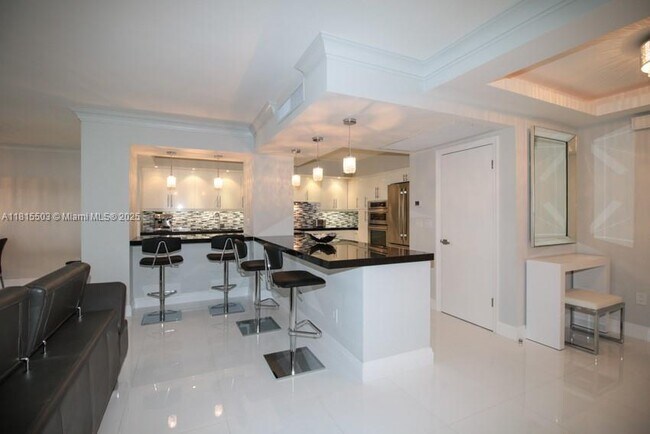 Foto del edificio - 9801 Collins Ave