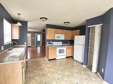 Foto del edificio - 3411 Summer Breeze Cir