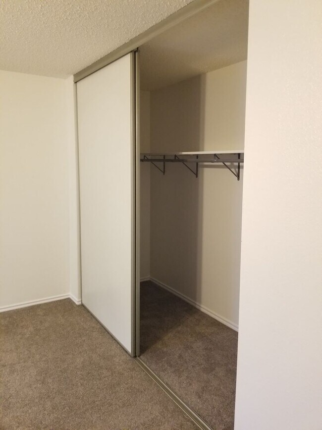 Foto del edificio - 9402 Moonlit Glade Rd