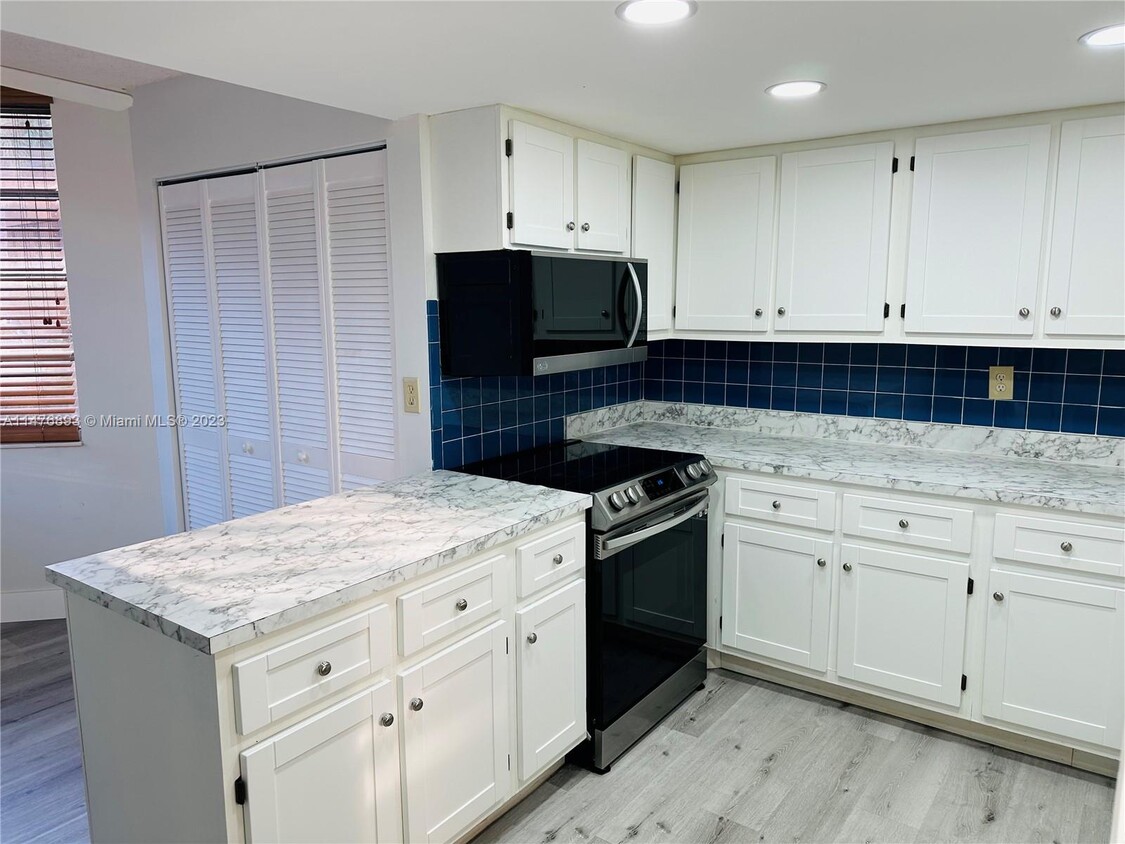 Foto principal - 9501 Seagrape Dr