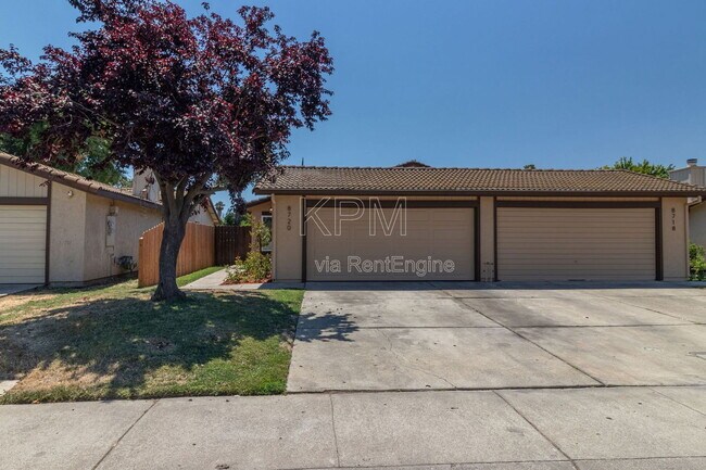 Foto del edificio - 8720 Fox Creek Dr