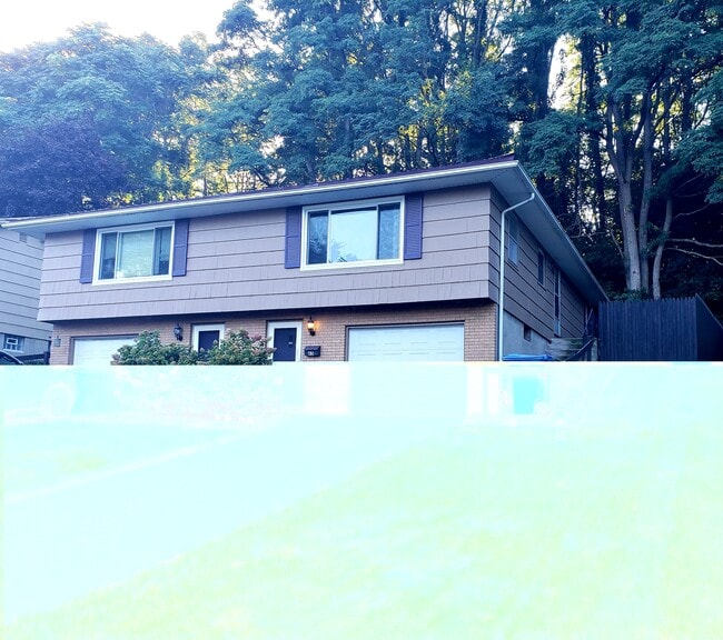 Building Photo - 65 Valley St