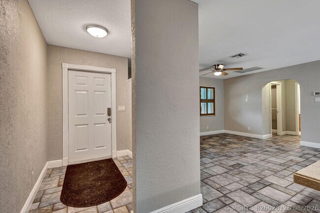 Building Photo - 1402 Cormorant Rd