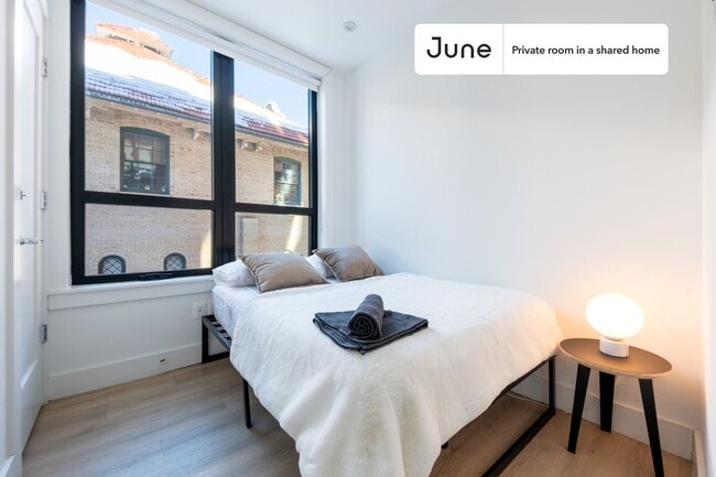 Building Photo - Room in Shared 4 bed/2 bath home