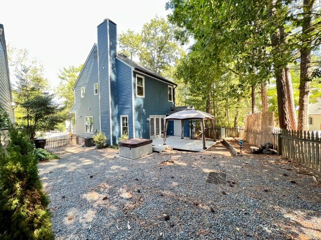 Foto del edificio - Cute cul-de-sac home in Woodcroft!